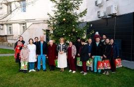 „De Crăciun suntem mai buni”