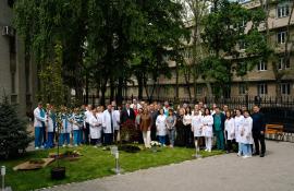 Administrația Institutului de Medicină Urgentă, împreună cu echipa medicală, au organizat un frumos eveniment de amenajare și înverzire a ogrăzii spitalului